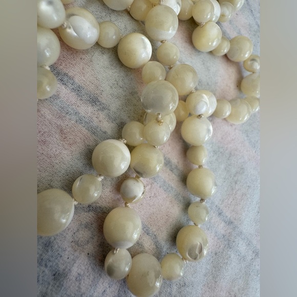 Genuine Mother of pearl beaded necklace 30” - Picture 3 of 5